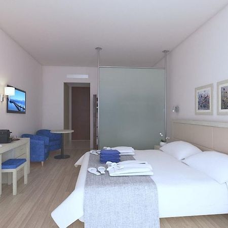 The Golden Coast Beach Hotel Pernera Buitenkant foto